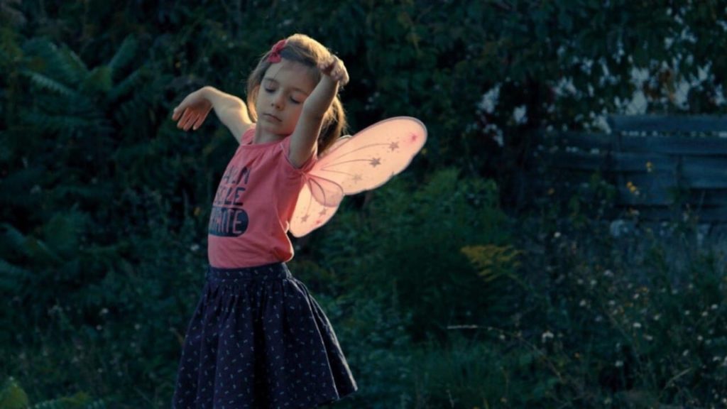 Pequena Garota Filme Documentário Crítica Imagem